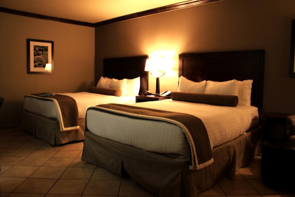 Best Western Plus Raton Hotel Exterior photo